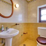 New To The Market - Unique House With Pool By Sf Homes Апартаменты *