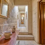 Апартаменты New To The Market - Unique House With Pool By Sf Homes