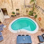 New To The Market - Unique House With Pool By Sf Homes Апартаменты