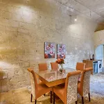 New To The Market - Unique House With Pool By Sf Homes Апартаменты