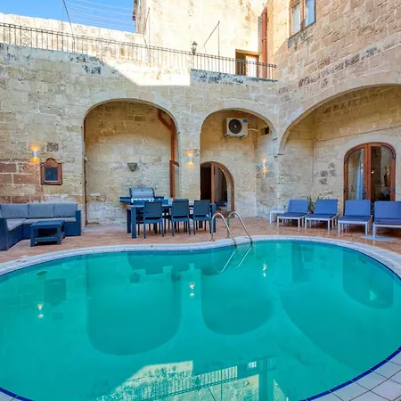 New To The Market - Unique House With Pool By Sf Homes Διαμέρισμα