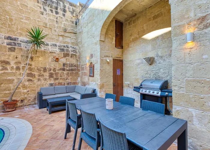 New To The Market - Unique House With Pool By Sf Homes Gharghur