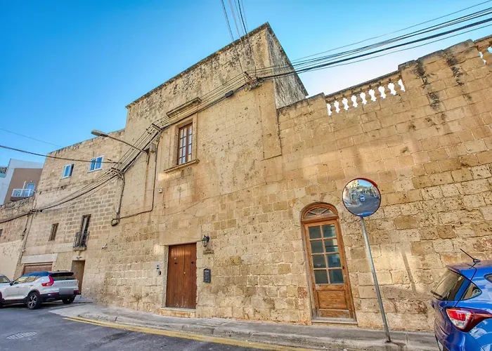 New To The Market - Unique House With Pool By Sf Homes Διαμέρισμα