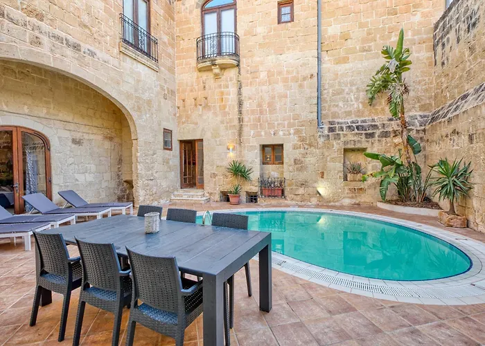 New To The Market - Unique House With Pool By Sf Homes *