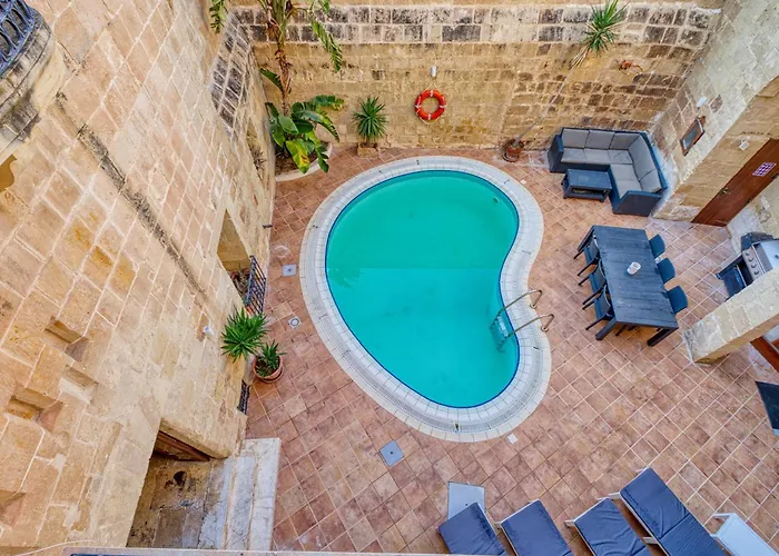 New To The Market - Unique House With Pool By Sf Homes