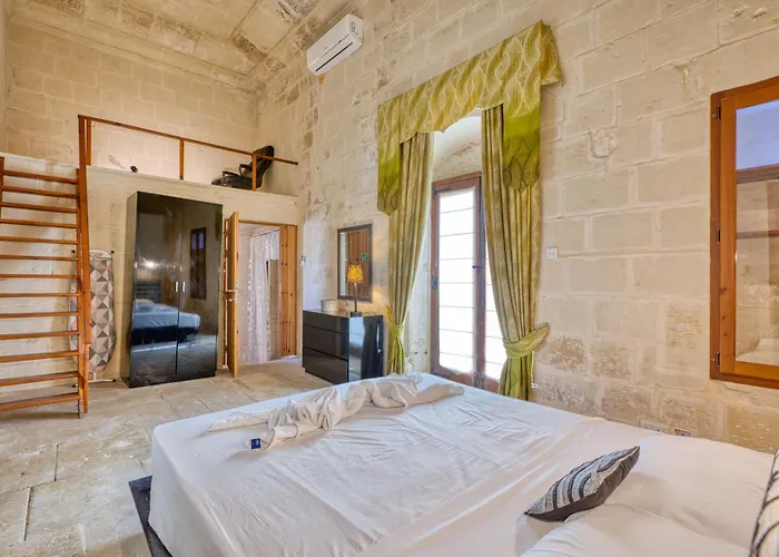 New To The Market - Unique House With Pool By Sf Homes *