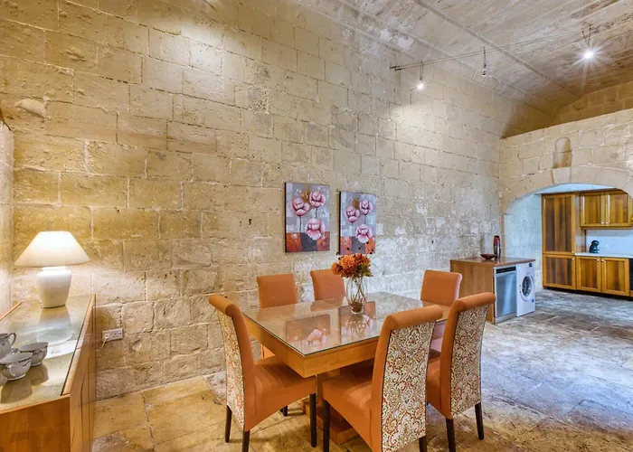 New To The Market - Unique House With Pool By Sf Homes Διαμέρισμα