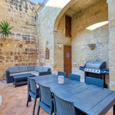 New To The Market - Unique House With Pool By Sf Homes Gharghur