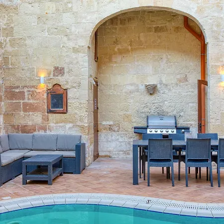 Apartamento New To The Market - Unique House With Pool By Sf Homes Gharghur