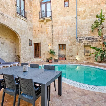 New To The Market - Unique House With Pool By Sf Homes *