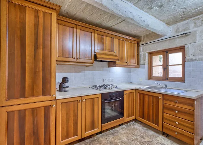 New To The Market - Unique House With Pool By Sf Homes *