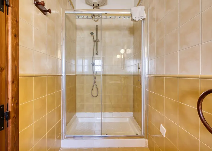 Lägenhet New To The Market - Unique House With Pool By Sf Homes